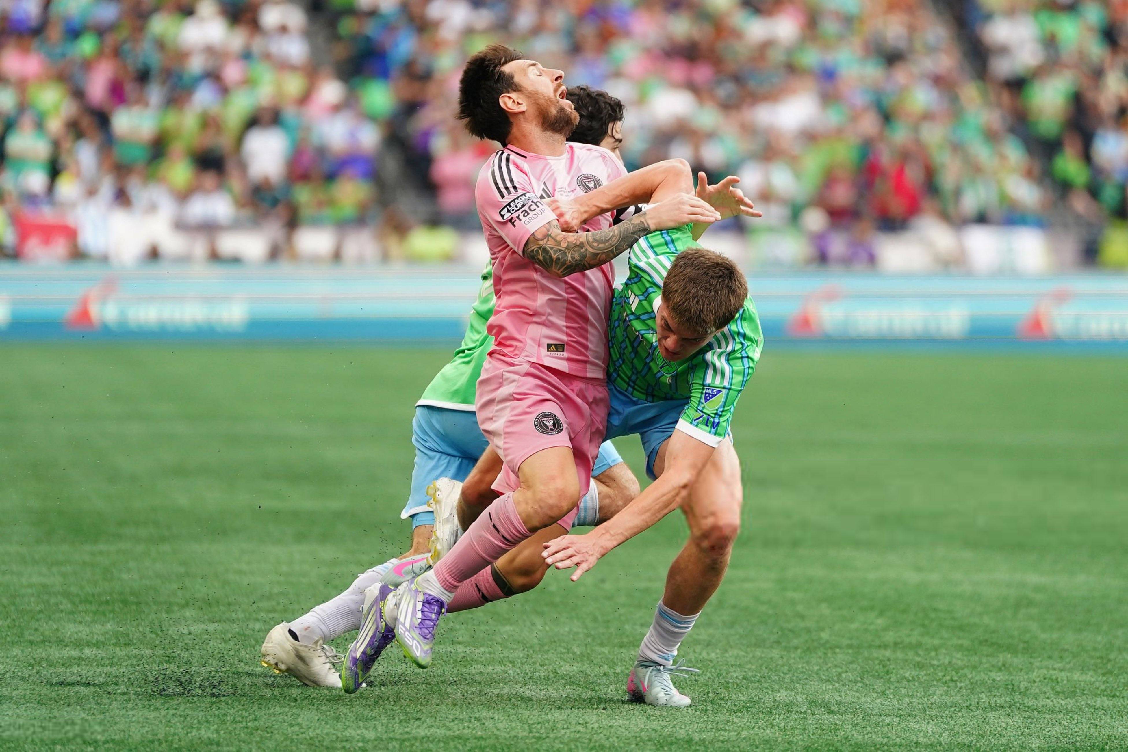 九游体育-从穆古鲁扎与80激战巴塞罗那分钟到C罗连续七场比赛得分超过惊艳表现，迈阿密热火赛后防线松动的简单介绍-九游体育